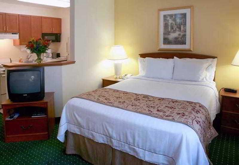 Towneplace Raleigh Cary/weston Parkway 3*